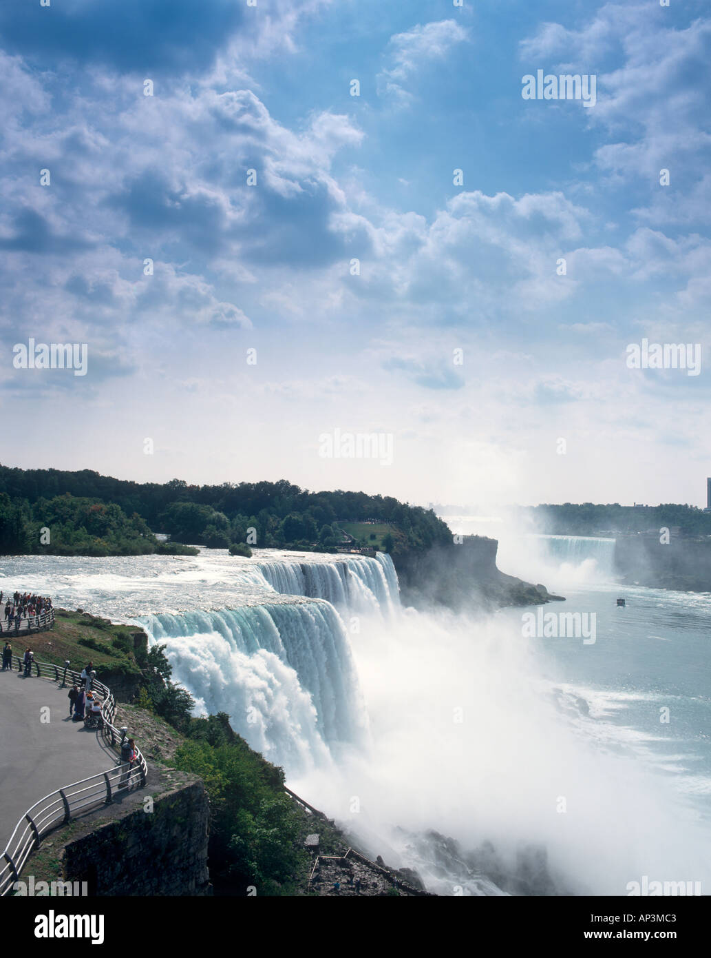 Noi lato del Niagara Falls, nello Stato di New York, Stati Uniti d'America Foto Stock