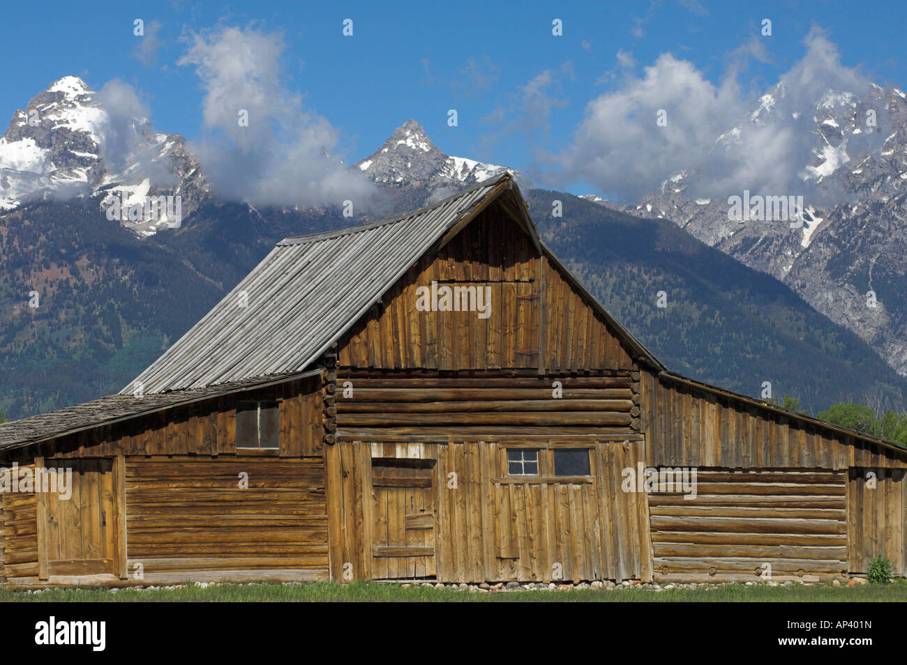 Moulton granaio sulla riga mormone con la grand tetons gamma in background Antelope Flats road Grand Teton National Park Wyoming USA Foto Stock