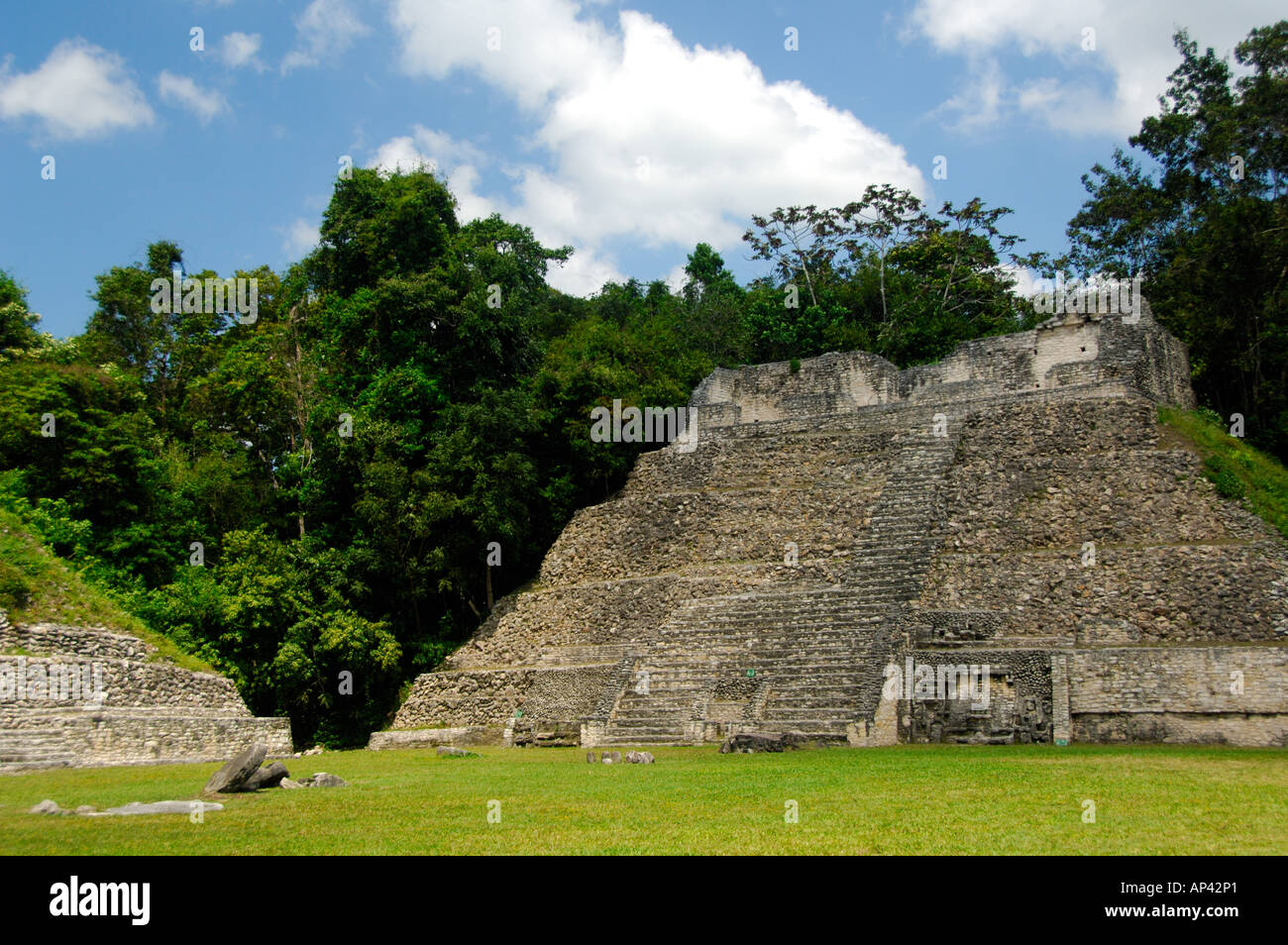 America centrale, Belize, Chiquibul riserva forestale, Caracol. Edifici di astronomia. Foto Stock