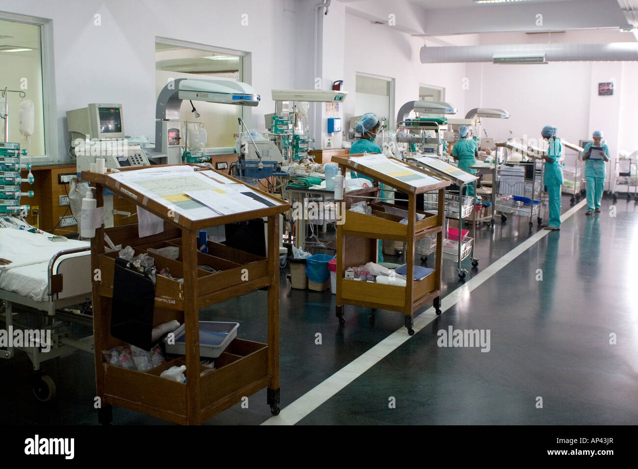 Un reparto di pediatrica per unità di Cure Intensive (PICU) del Narayana Hrudayalaya hospital di Bangalore, India. Foto Stock