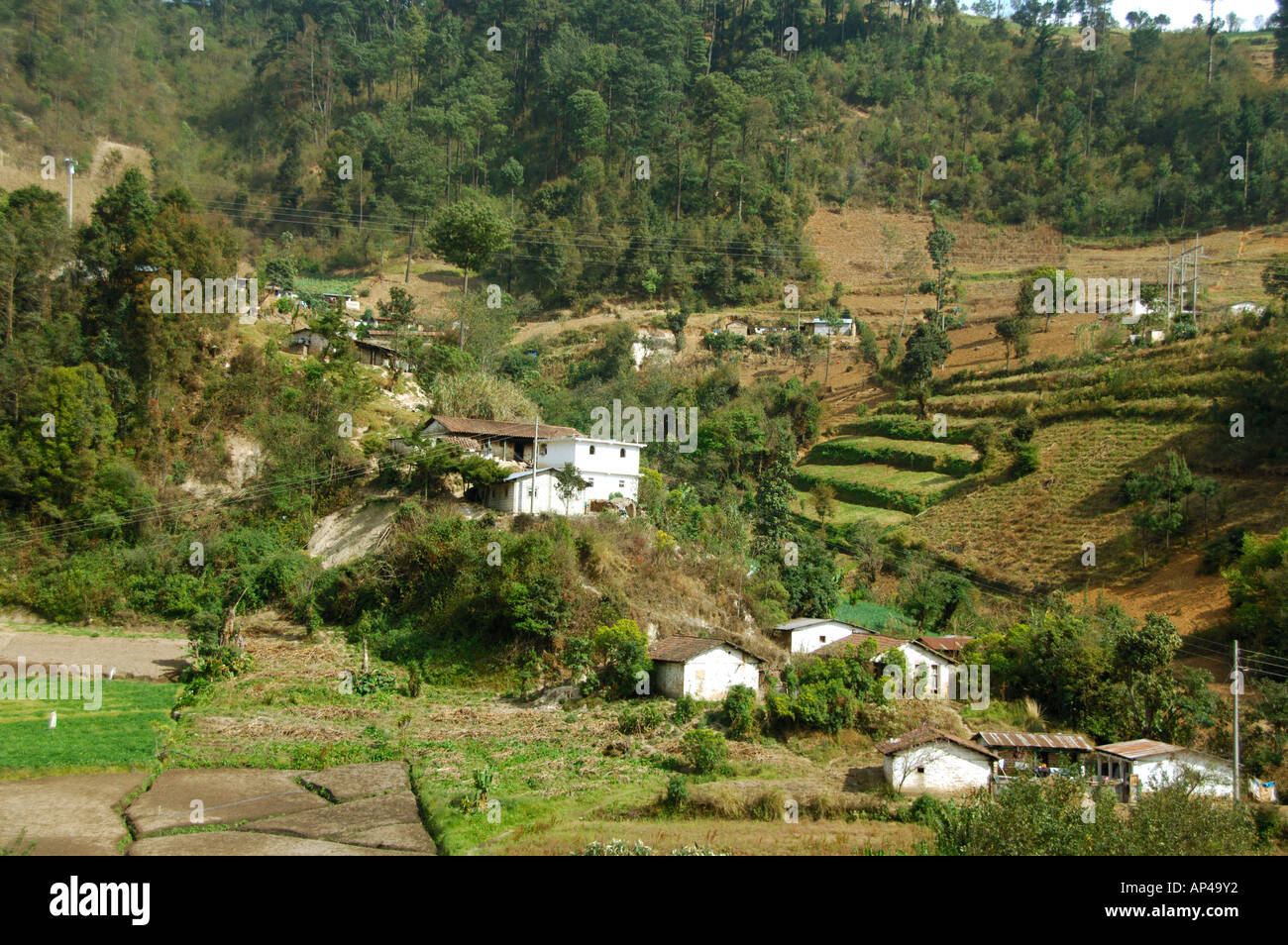 America centrale, Guatemala, Highlands Occidentali. Highland tipico paesaggio di campagna. Foto Stock