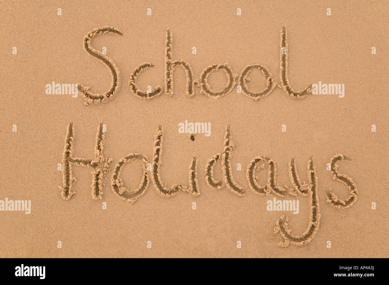 Vacanze scolastiche manoscritte in sabbia Foto Stock