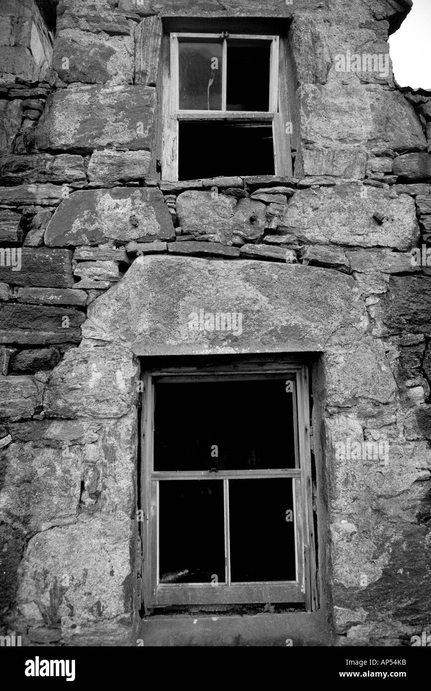 Finestre in pietra abbandonato casa isola di Lewis Western Isles della Scozia UK Foto Stock