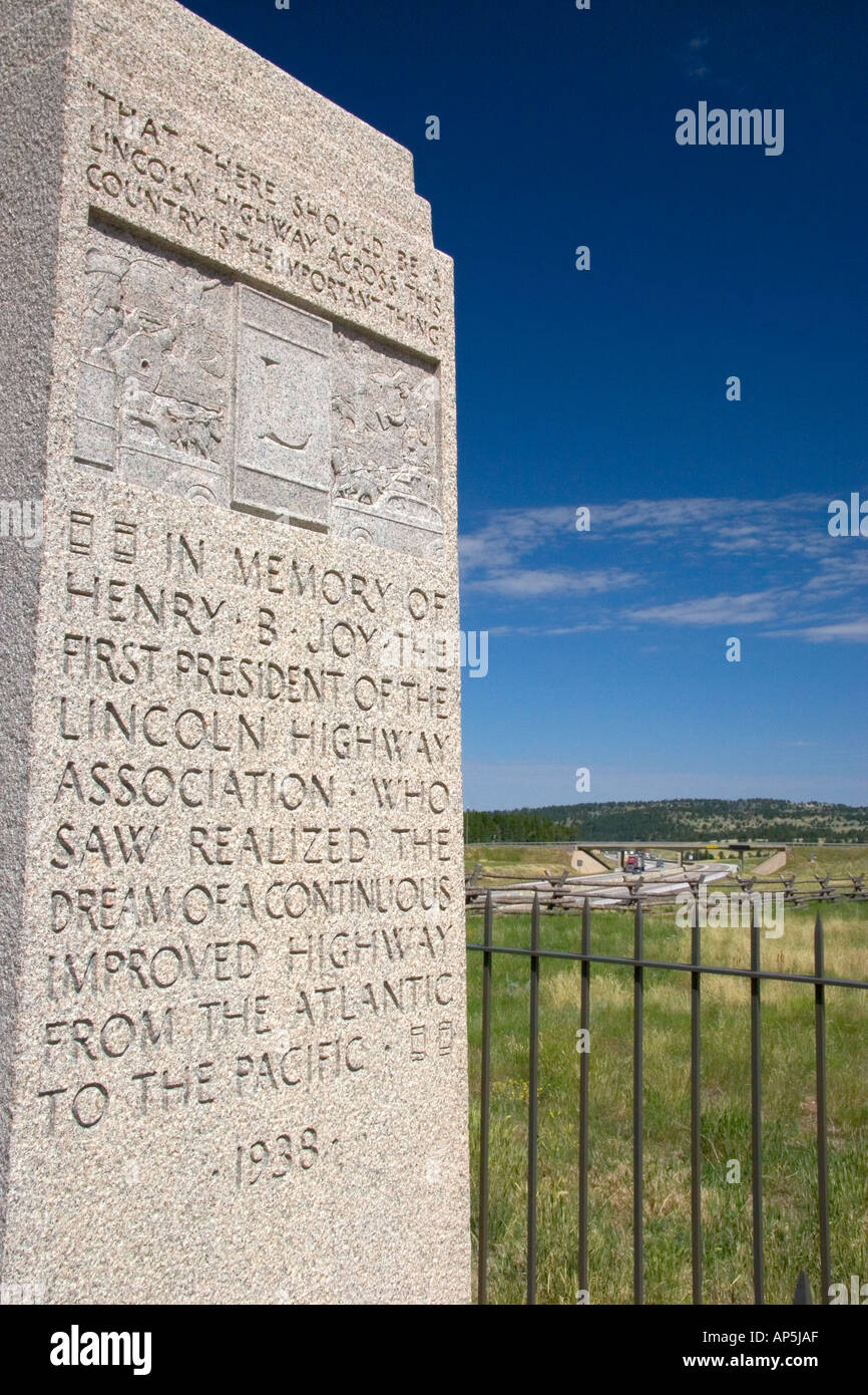 Il Lincoln Memorial Highway lungo i 80 nel Wyoming segno legge che è il primo cross country strada lastricata in USA Foto Stock