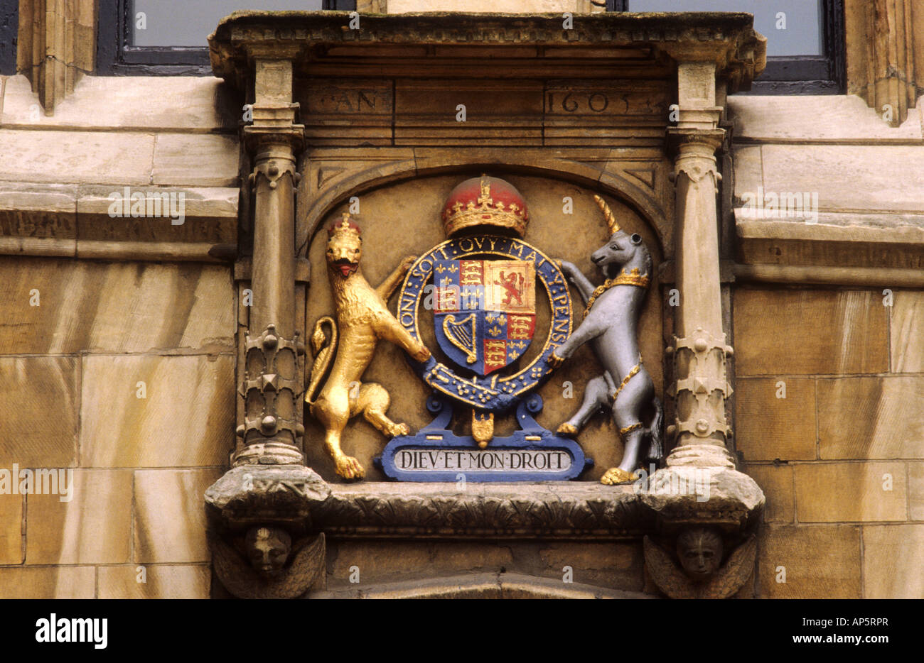 Lincoln Gate Stonebow stemma reale Foto Stock