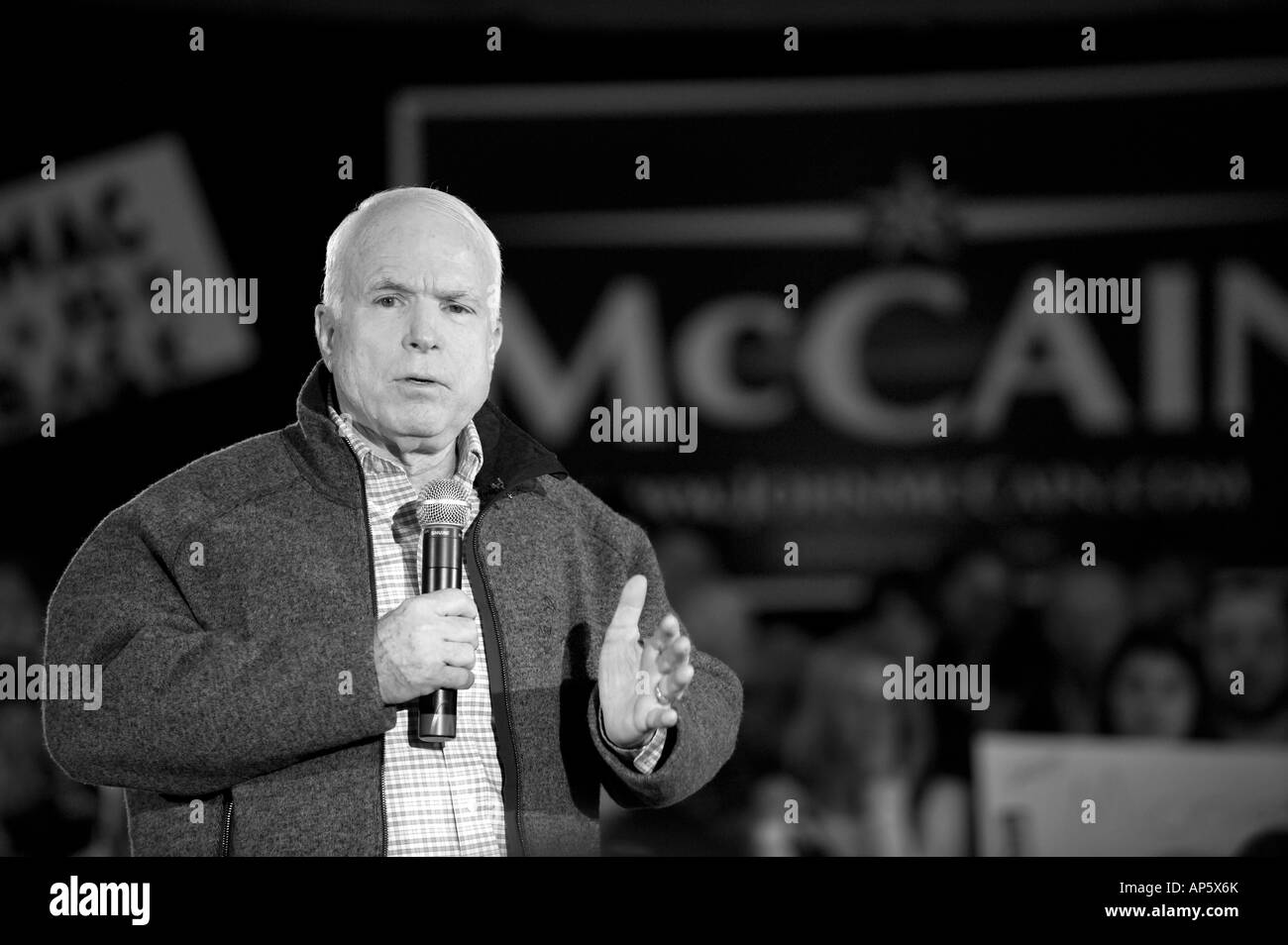 12 gennaio 2008 Senatore USA e candidato presidenziale repubblicano John McCain in corrispondenza di un municipio in Warren Michigan STATI UNITI Foto Stock