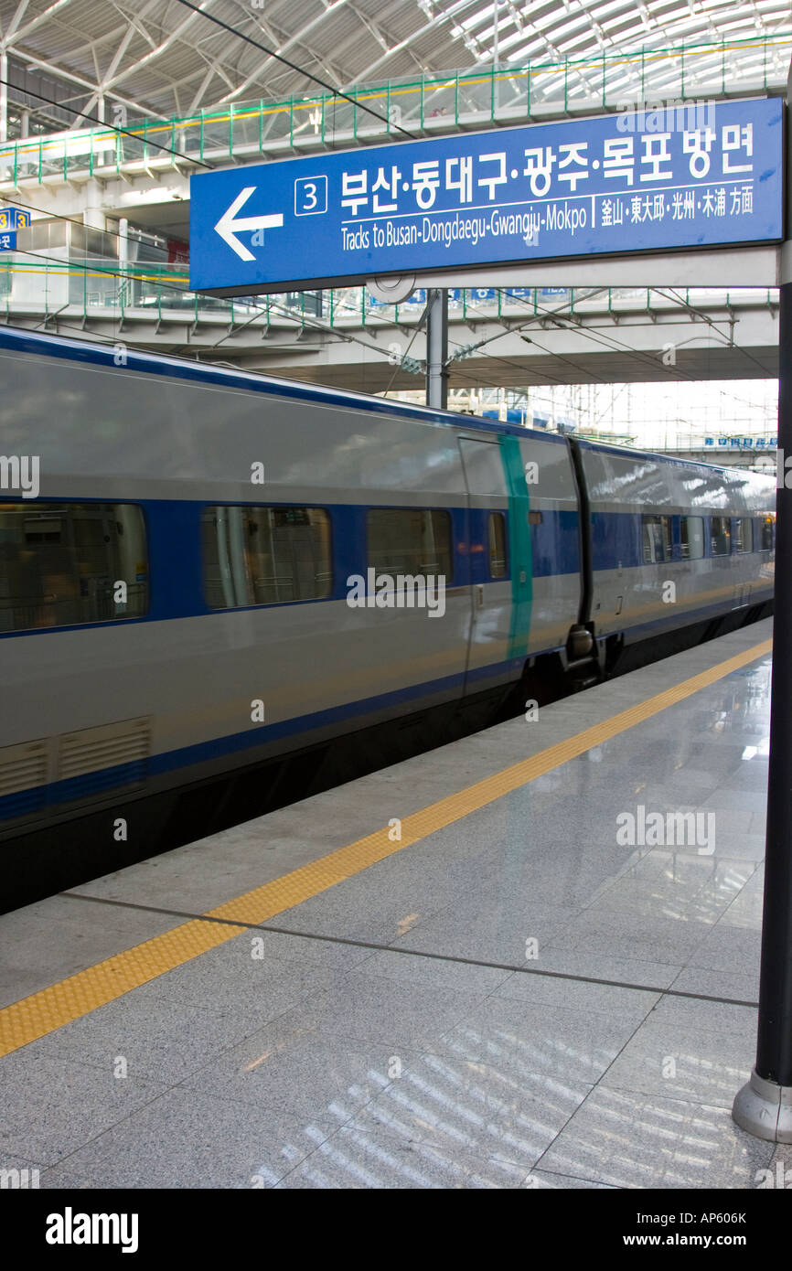 KTX Korail Railroad Gwangmyeong piattaforma Corea del Sud Foto Stock