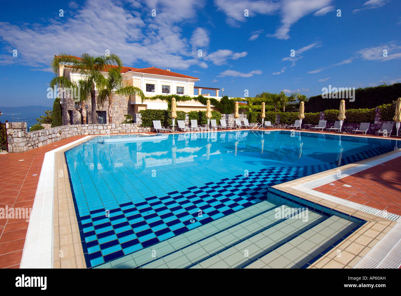 La zona piscina dell'Akti Taigetos hotel e resort a Kalamata Grecia Foto Stock