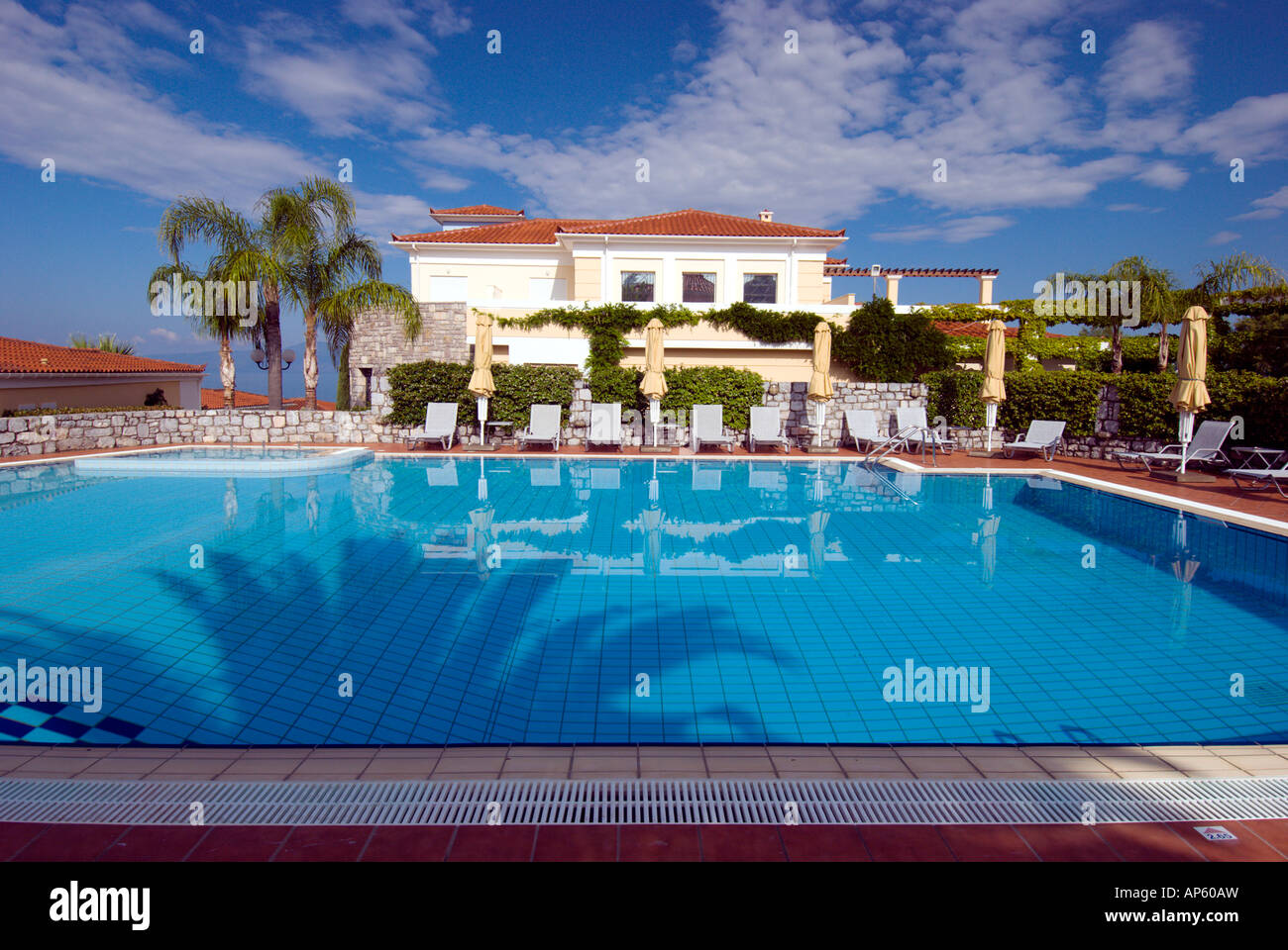 La zona piscina dell'Akti Taigetos hotel e resort a Kalamata Grecia Foto Stock