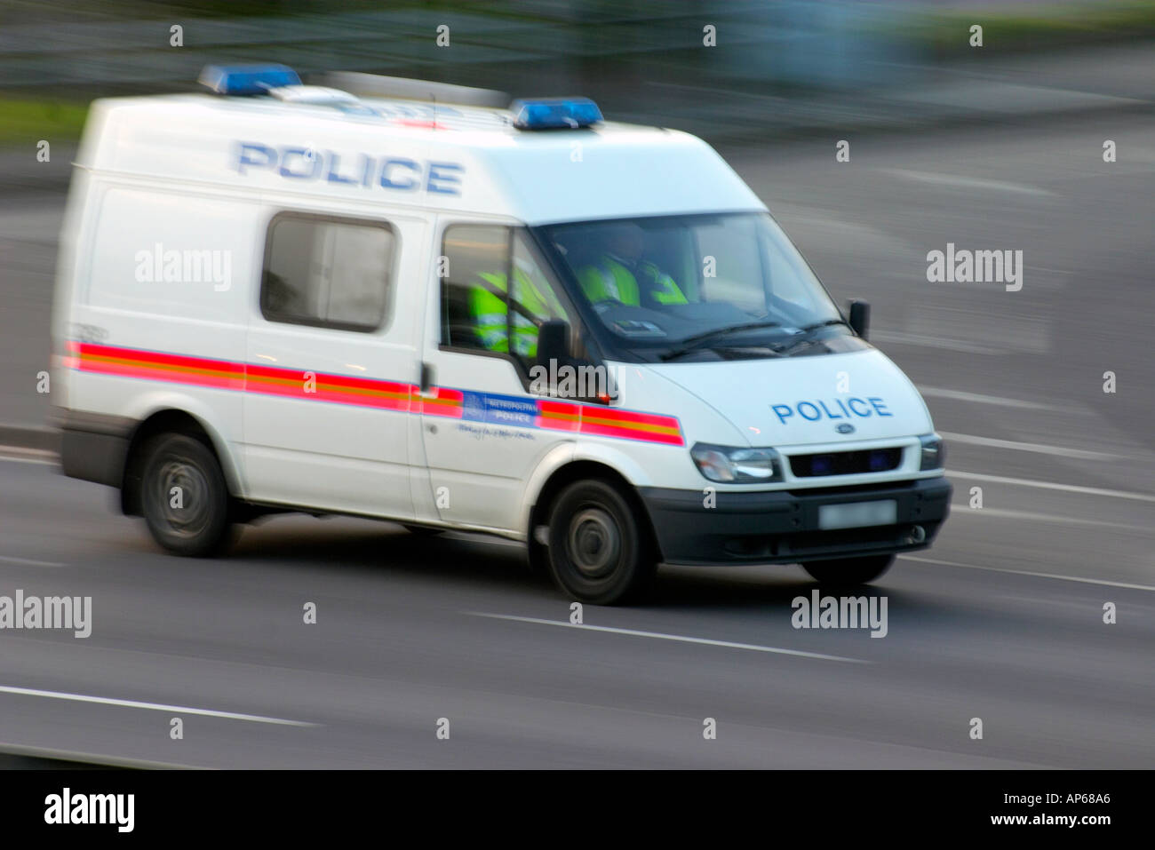 Auto della Polizia van servizi di emergenza unità di risposta in Londra England Regno Unito Regno Unito Gran Bretagna Foto Stock