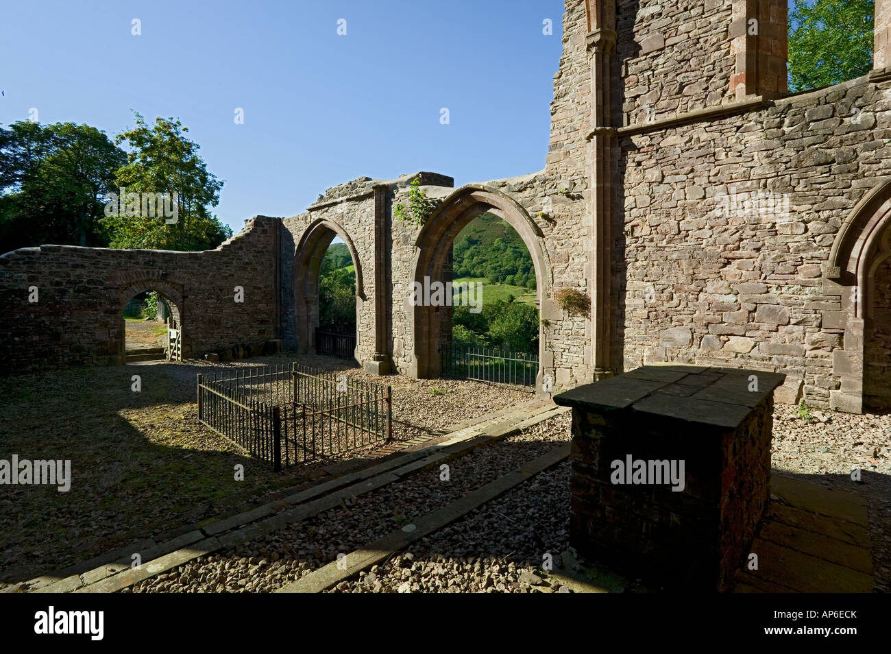 La rovina di Capel y Ffin monastero chiesa nel nero di Mts il Galles Centrale Foto Stock