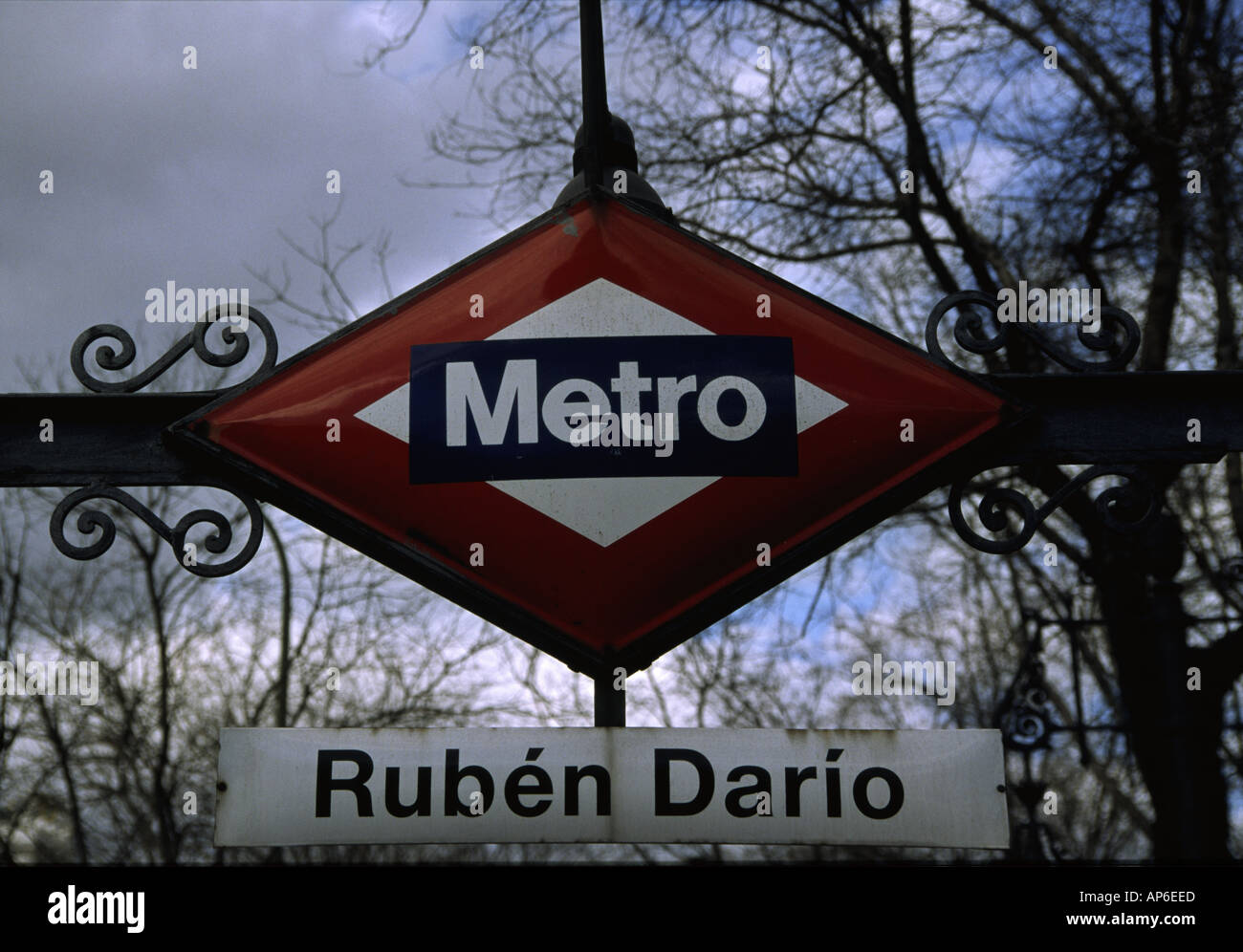 Ingresso per la fermata della metropolitana Rubén Darío Madrid Spagna Foto Stock