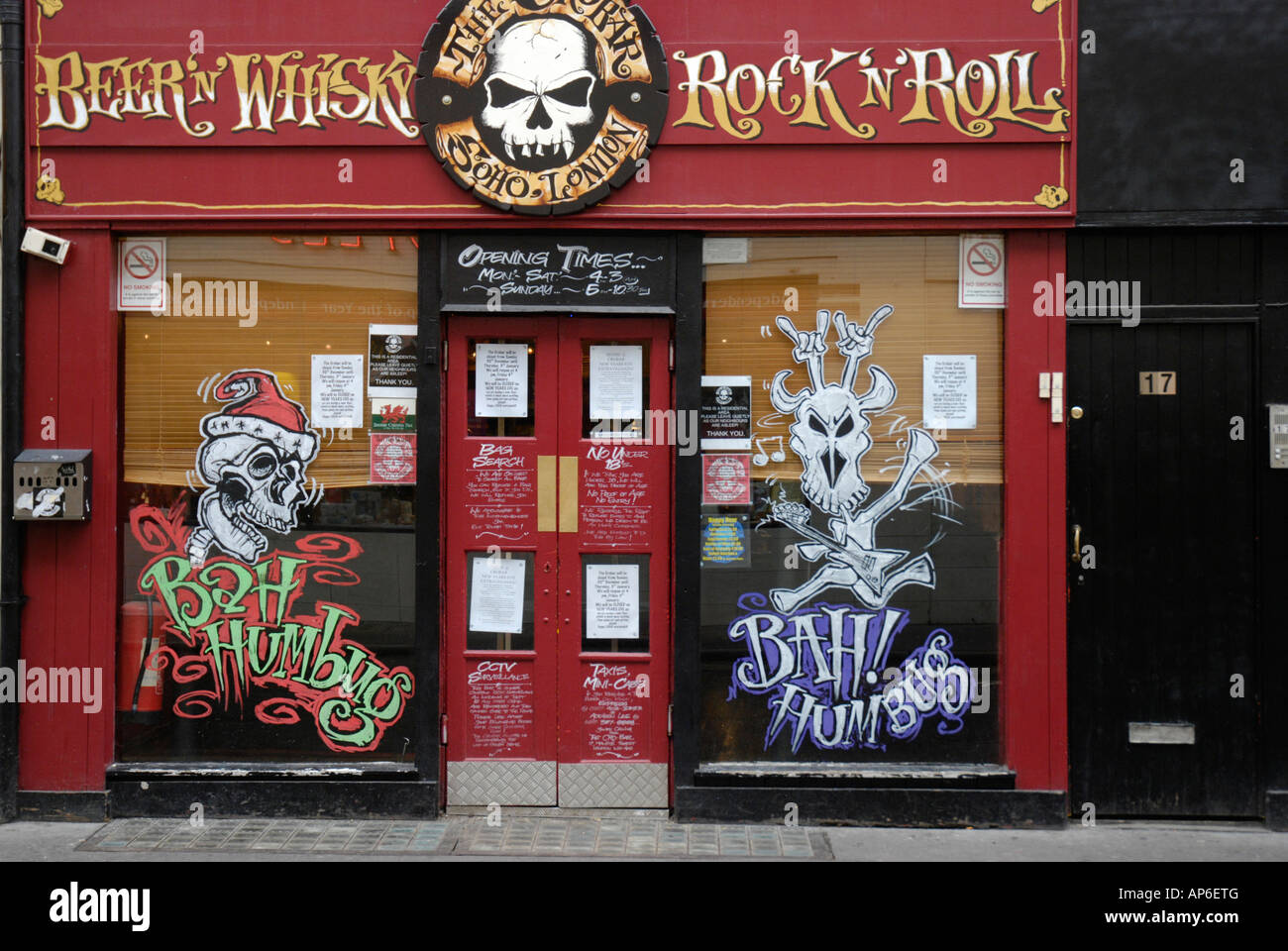 Il Crobar pub bar in manette Street, Soho, Londra, Inghilterra Foto Stock