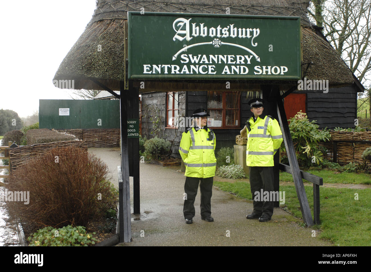 L'ingresso Abbbotsbury Swannery chiusa durante il focolaio del virus H5N1 di influenza aviaria in diversi cigni Foto Stock