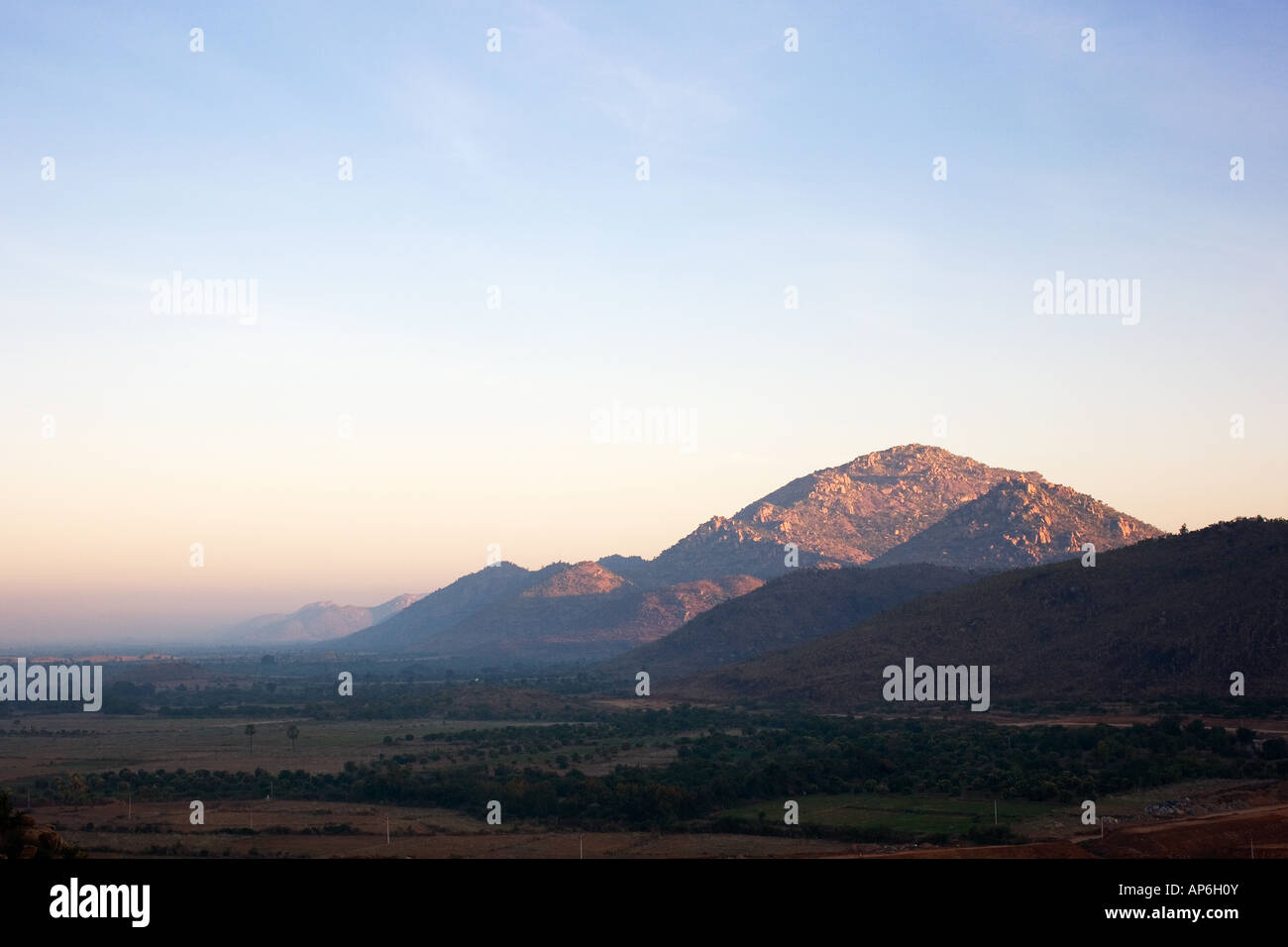 Prima luce su montagne in Andhra Pradesh, India Foto Stock