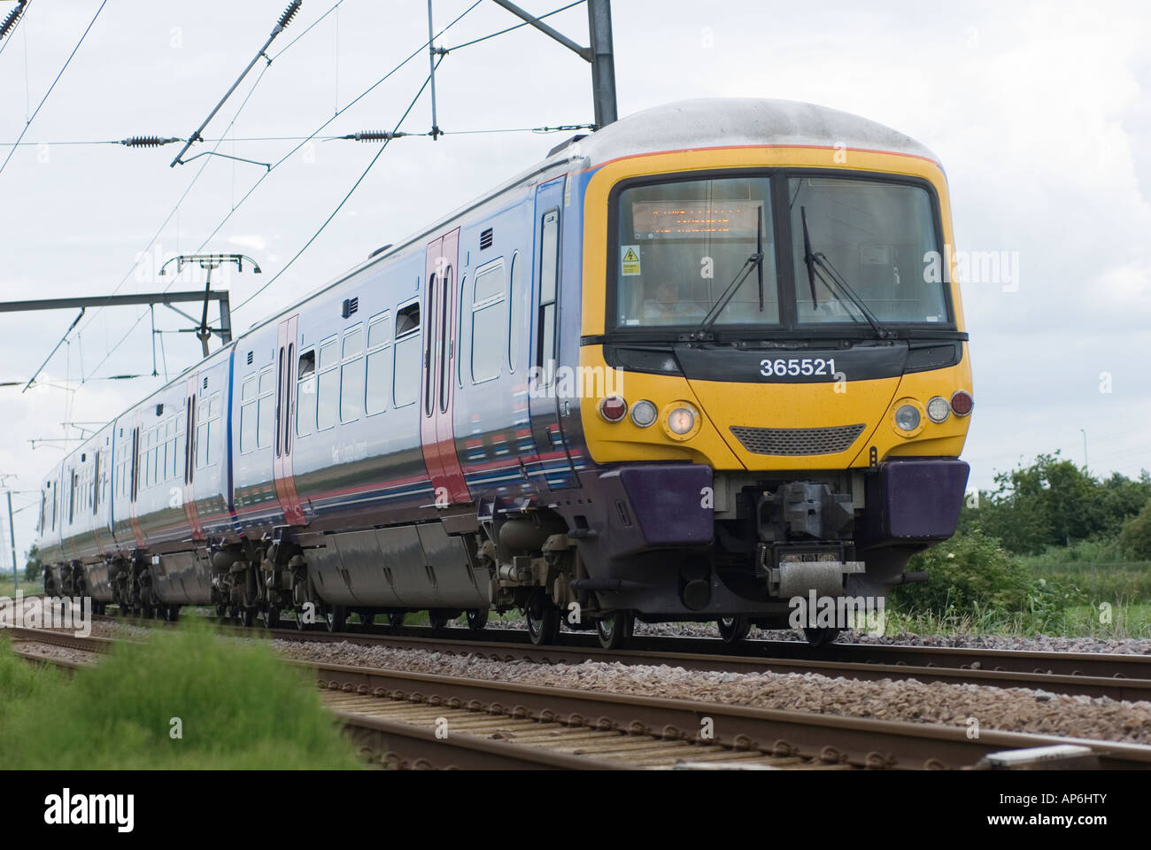 Un primo gruppo di classe 365 stazione in esecuzione su una prima capitale collegare il servizio ferroviario in Inghilterra Foto Stock