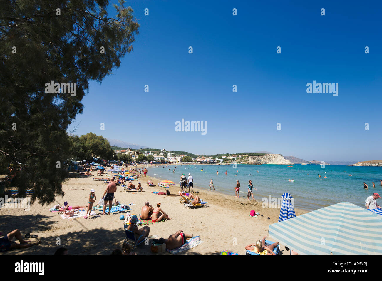 Spiaggia, Almeritha (o Almerida, Almiridha, Almirida, Almyrida), Baia di Souda, vicino a Chania, Creta, Grecia Foto Stock