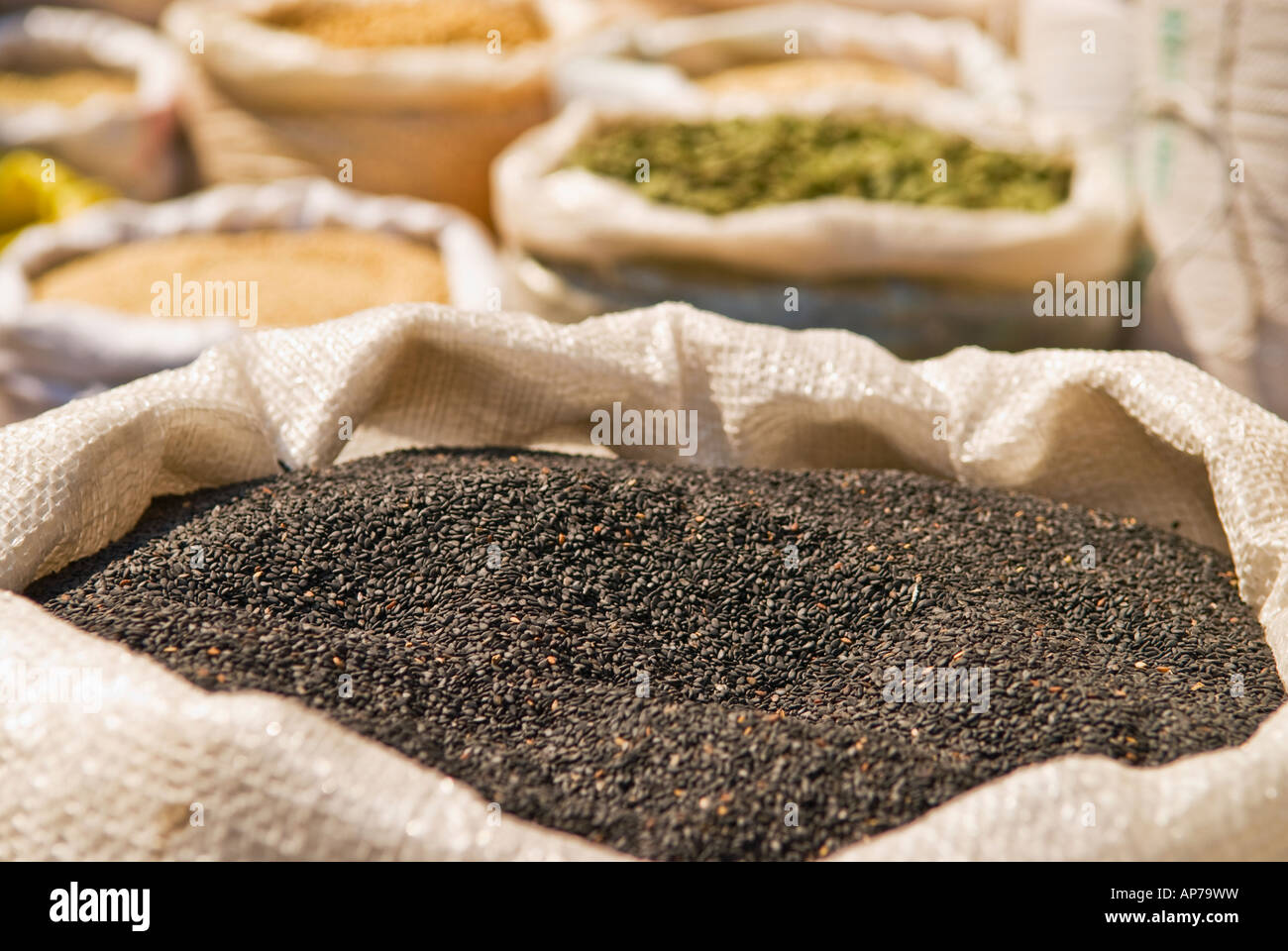 Sacco di semi di sesamo nel mercato cinese di Shanghai Foto Stock