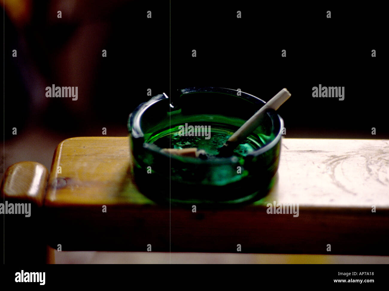 Spliff nel portacenere Foto Stock