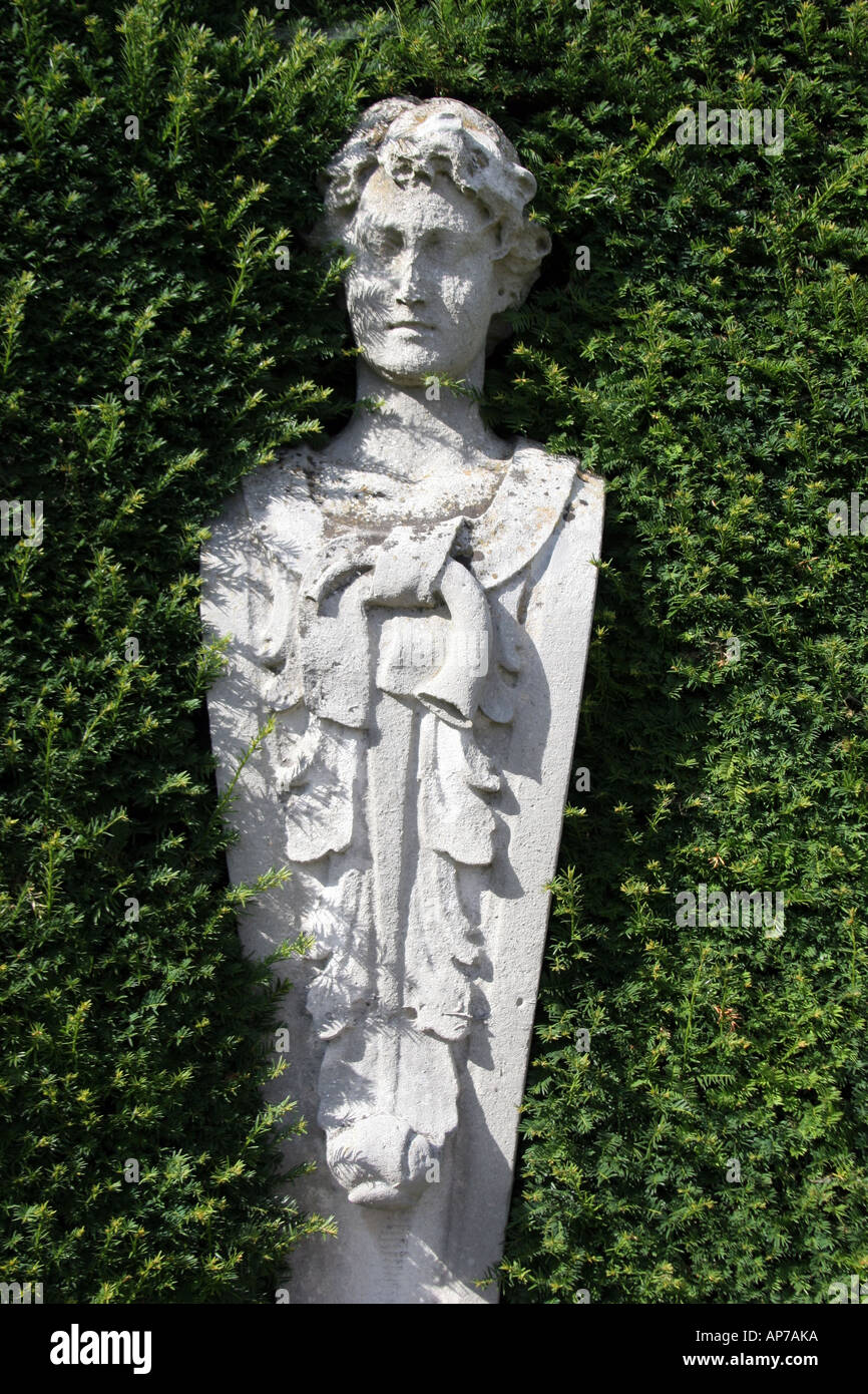 Statua del Queen's Garden a Kew Gardens nel Surrey, Londra Foto Stock