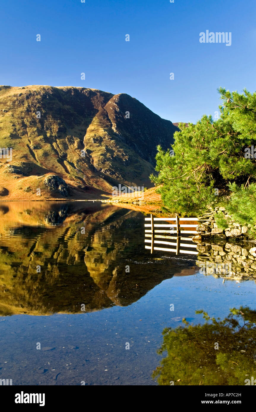 Crummock Water & Mellbreak cadde, Parco Nazionale del Distretto dei Laghi, Cumbria, England, Regno Unito Foto Stock