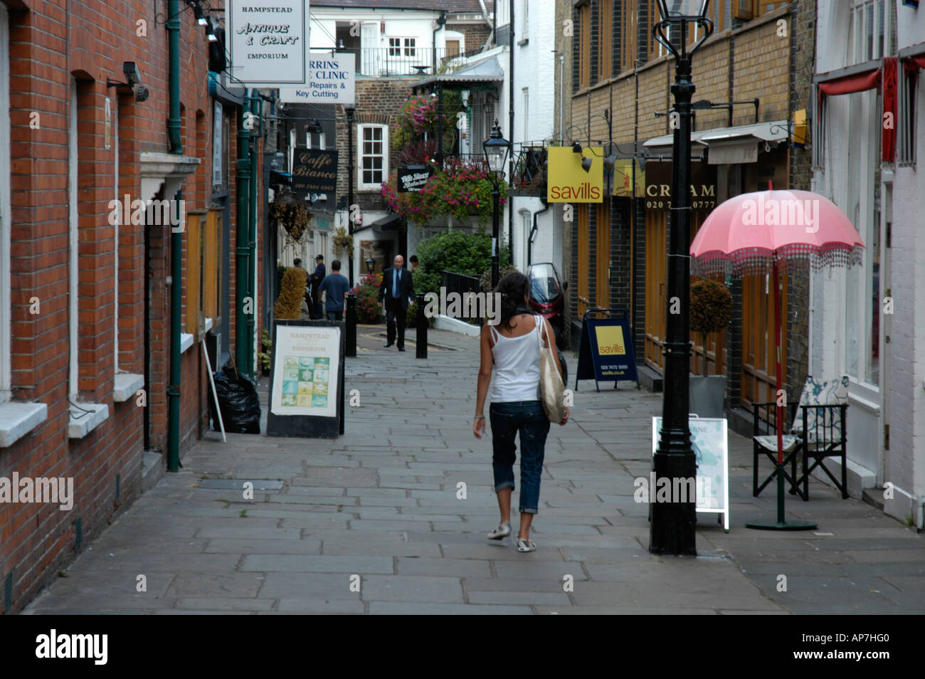Vista di Perrin a piedi in Hampstead London REGNO UNITO Foto Stock