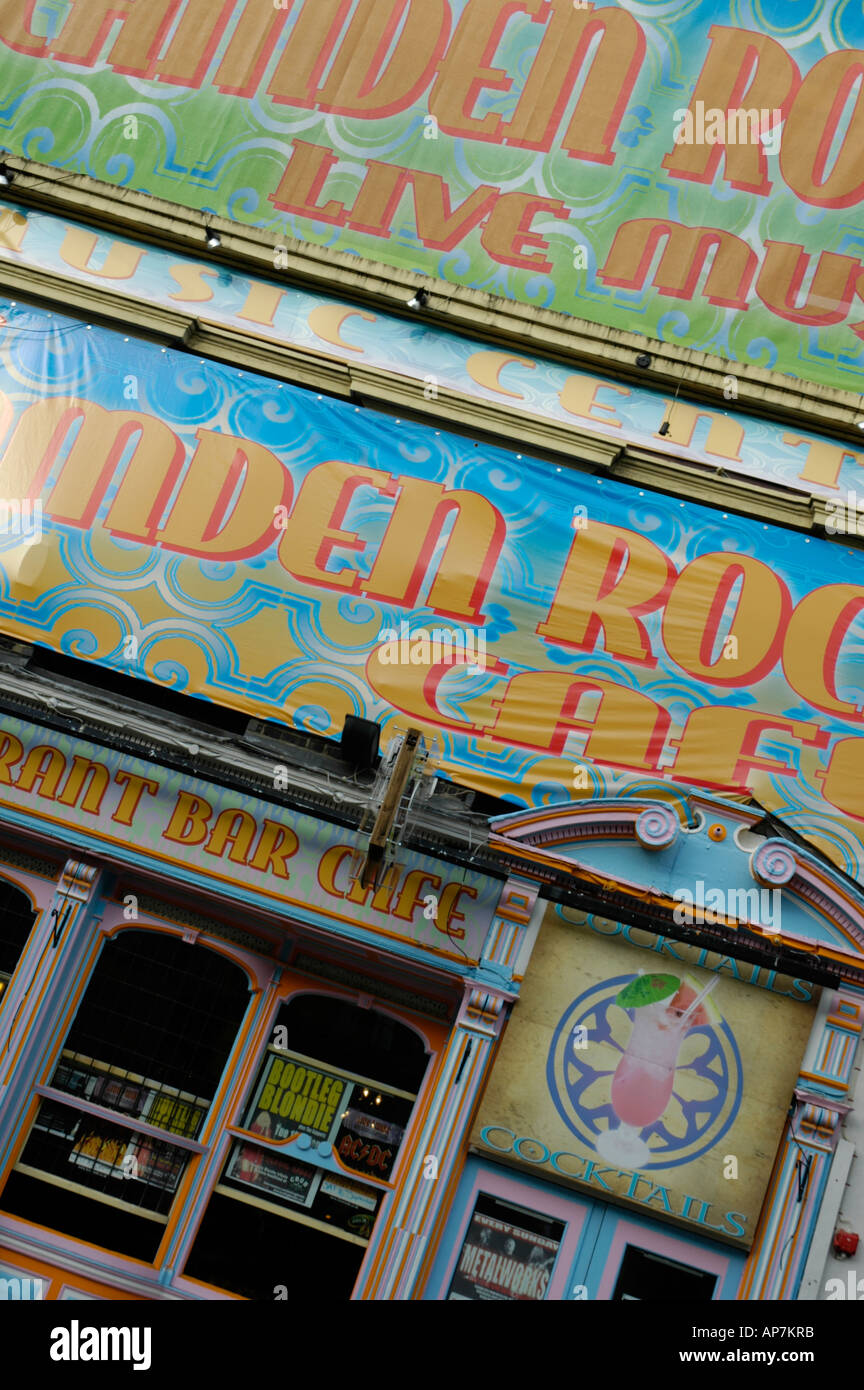 Close-up vista inclinata di Camden Town cafe bar e musica rock dal vivo venue (Camden Rock Cafe), Camden Town, Londra, Inghilterra Foto Stock