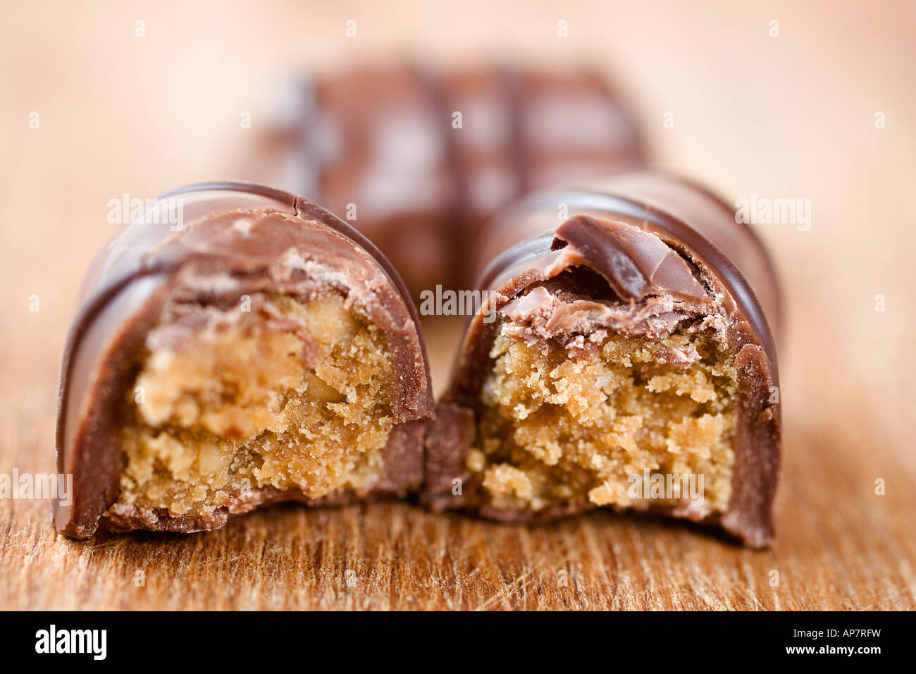 Cioccolatini con un morso mancante Foto Stock