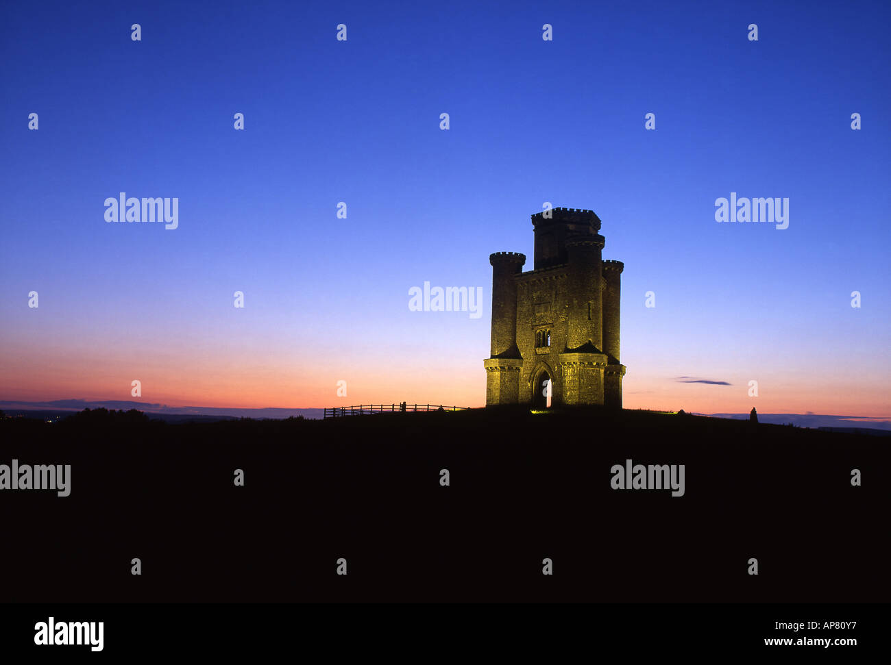 Paxton's Tower al crepuscolo notte vicino a Llanarthne Tywi Towy valley Carmarthenshire West Wales UK Foto Stock