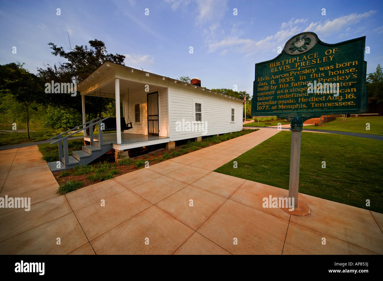 Tupelo Mississippi: il luogo di nascita di Elvis Presley. Casa con segno del patrimonio. Foto Stock