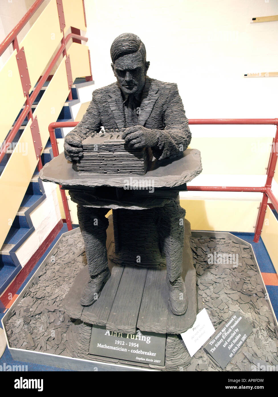 Scultura di ardesia di Alan Turing da Stephen bollitore Bletchley Park Foto Stock