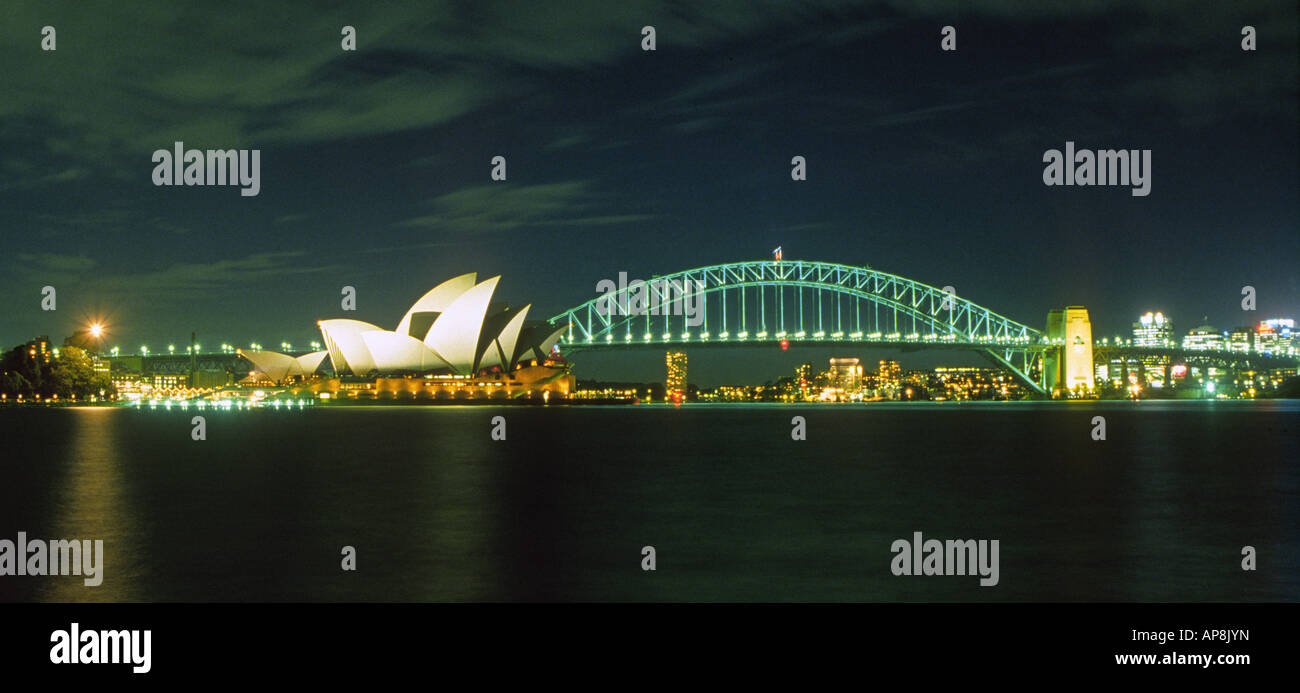 Pacifico del Sud Australia una vista di Sydney in Australia la famosa Opera House e il Sydney Harbour Bridge Foto Stock