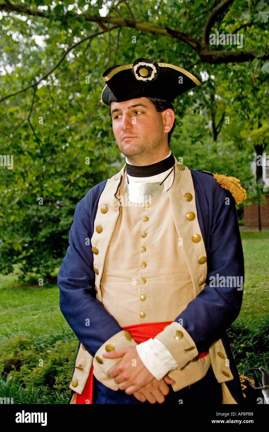 Re enactor vestita come una guerra rivoluzionaria soldato Independence National Historical Park di Filadelfia in Pennsylvania Foto Stock