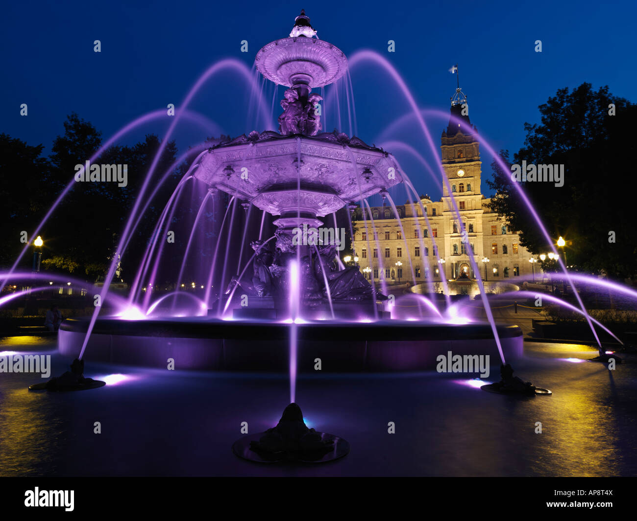 Canada Quebec Quebec City Fontaine de Tourny è stata progettata dallo scultore Mathurin Moreau Foto Stock