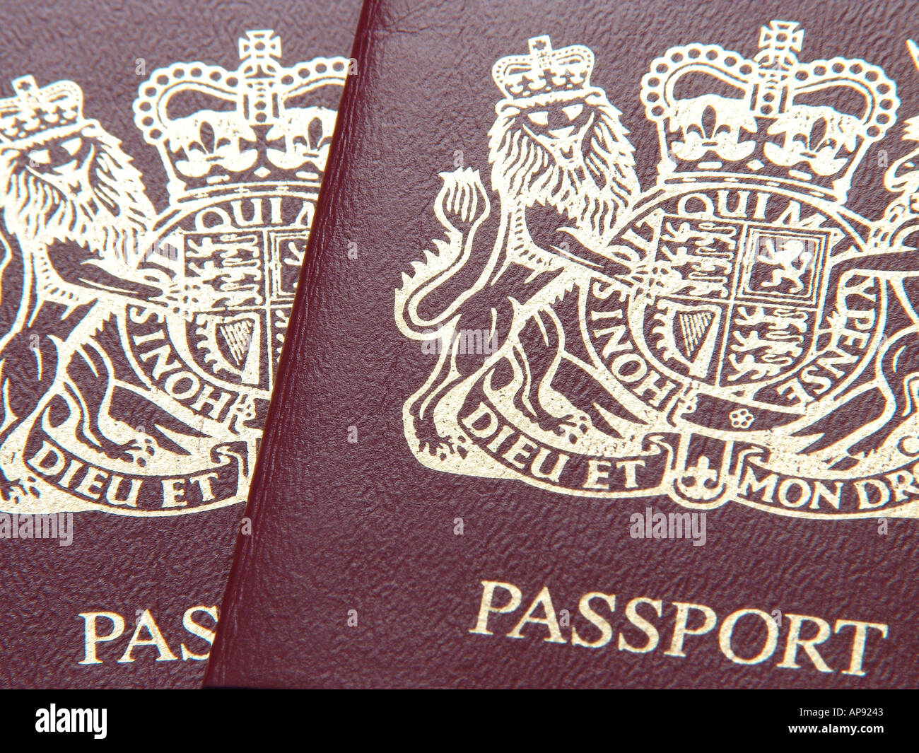 Due passaporti britannici GB UK 2004 Foto Stock