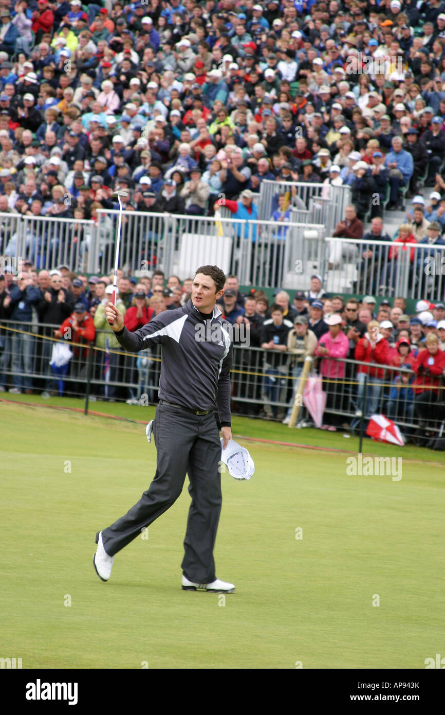 Justin Rose terminando il suo turno al diciottesimo green al 2007 British Open Championship Foto Stock