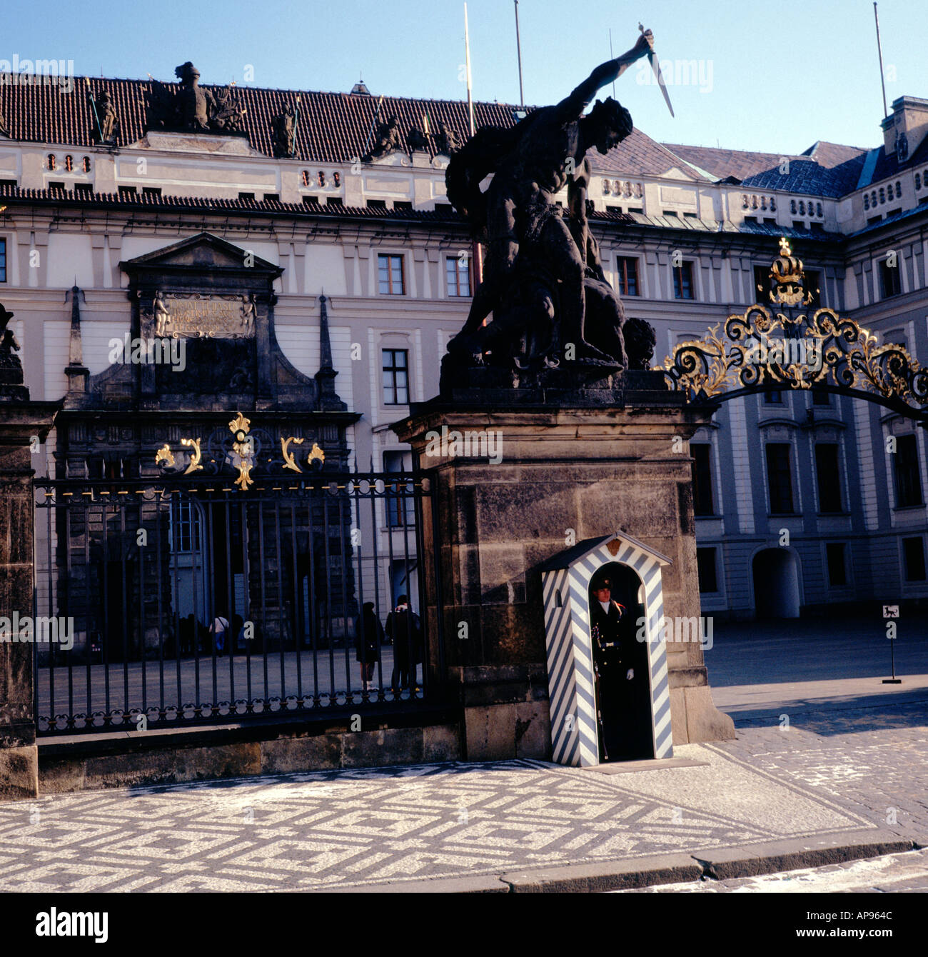 Statua ingresso Castello di Praga Repubblica Ceca Foto Stock