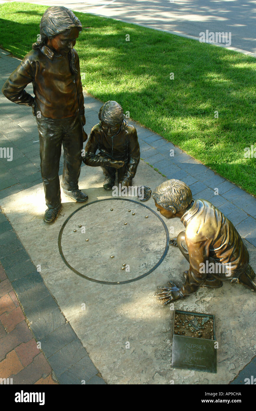 AJD50848 Boise, ID, Idaho, downtown, plaza, statua di bambini che giocano marmi Foto Stock