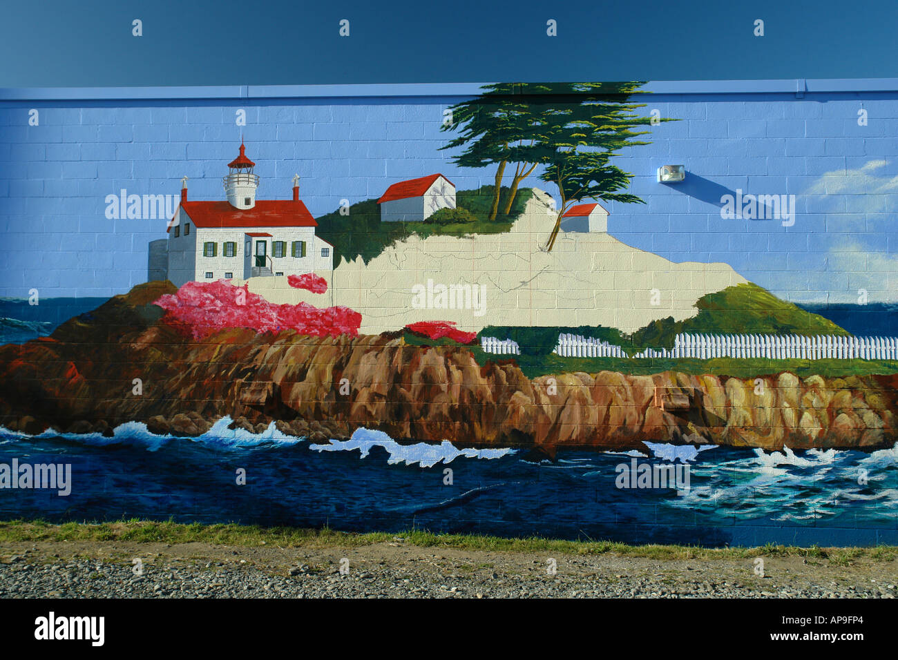 AJD51248, Crescent City, CA, California, Oceano Pacifico, batteria punto  isola, Batteria Point Lighthouse carta murale Foto stock - Alamy
