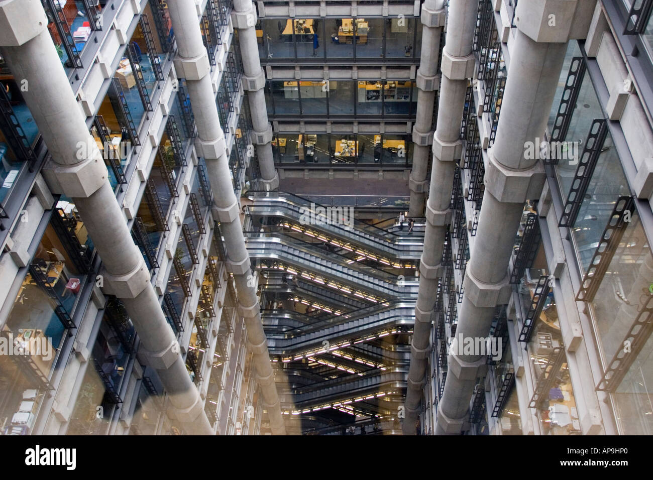 Interno dei Lloyds di Londra la costruzione di un Lime Street City di Londra Inghilterra GB UK Foto Stock