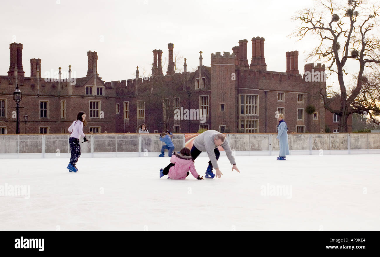 Pattinaggio su ghiaccio a Hampton Court Foto Stock