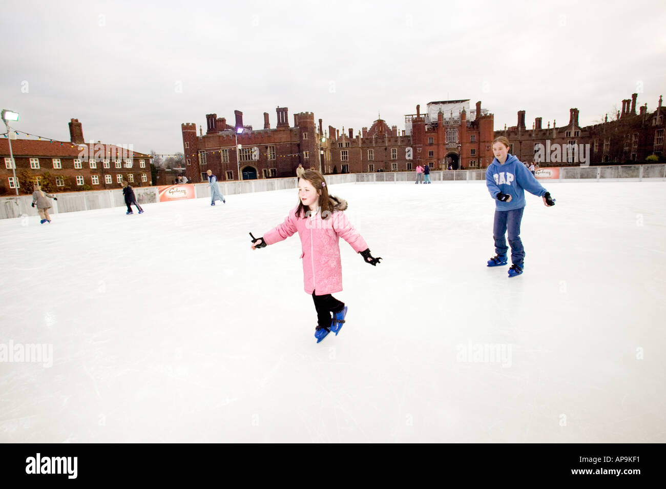Pattinaggio su ghiaccio a Hampton Court Foto Stock