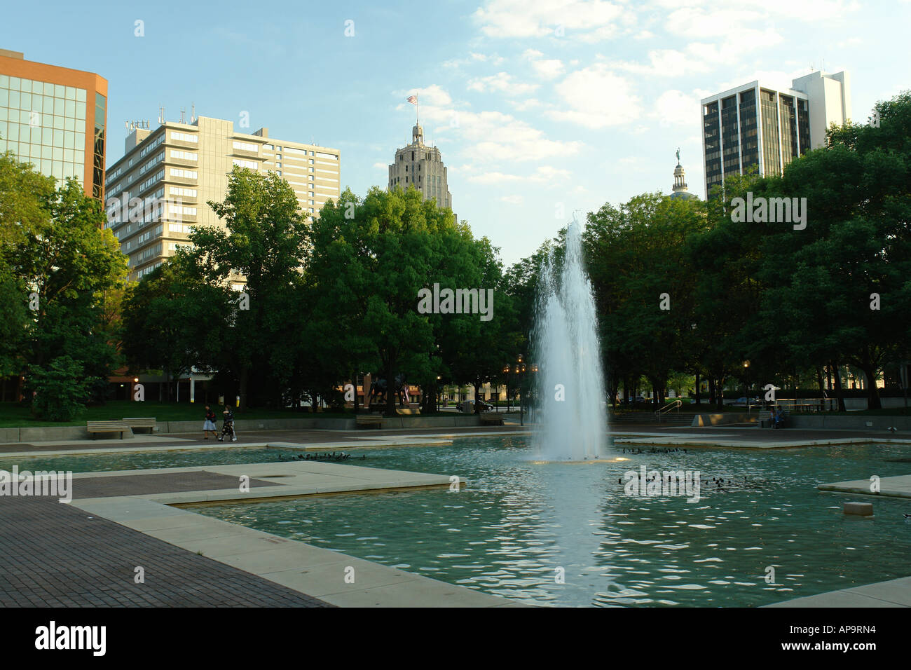 AJD49907, Fort Wayne, Indiana, centro, piazza pubblica, fontana, skyline Foto Stock
