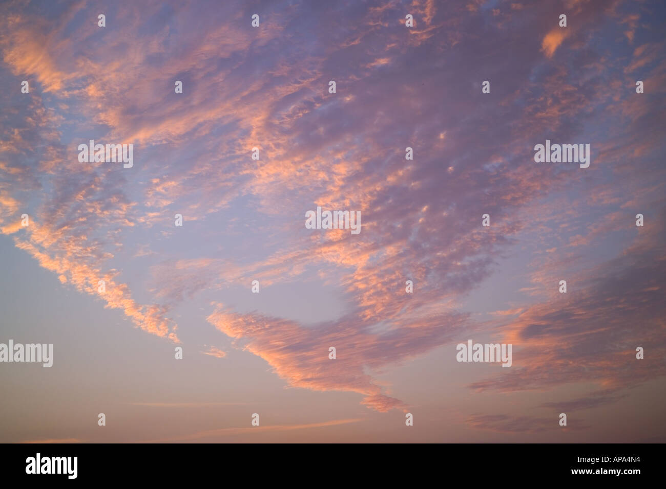 Nuvole al tramonto nord Kent Foto Stock