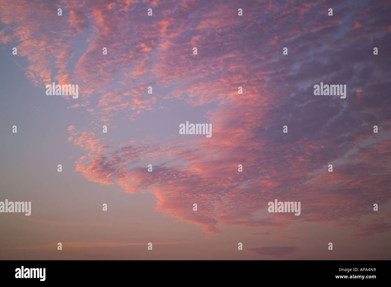 Nuvole al tramonto nord Kent Foto Stock