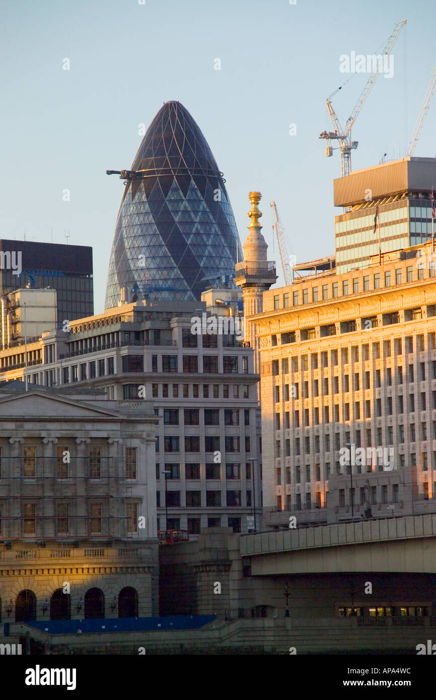 Swiss Re Building da Thames bankside Foto Stock
