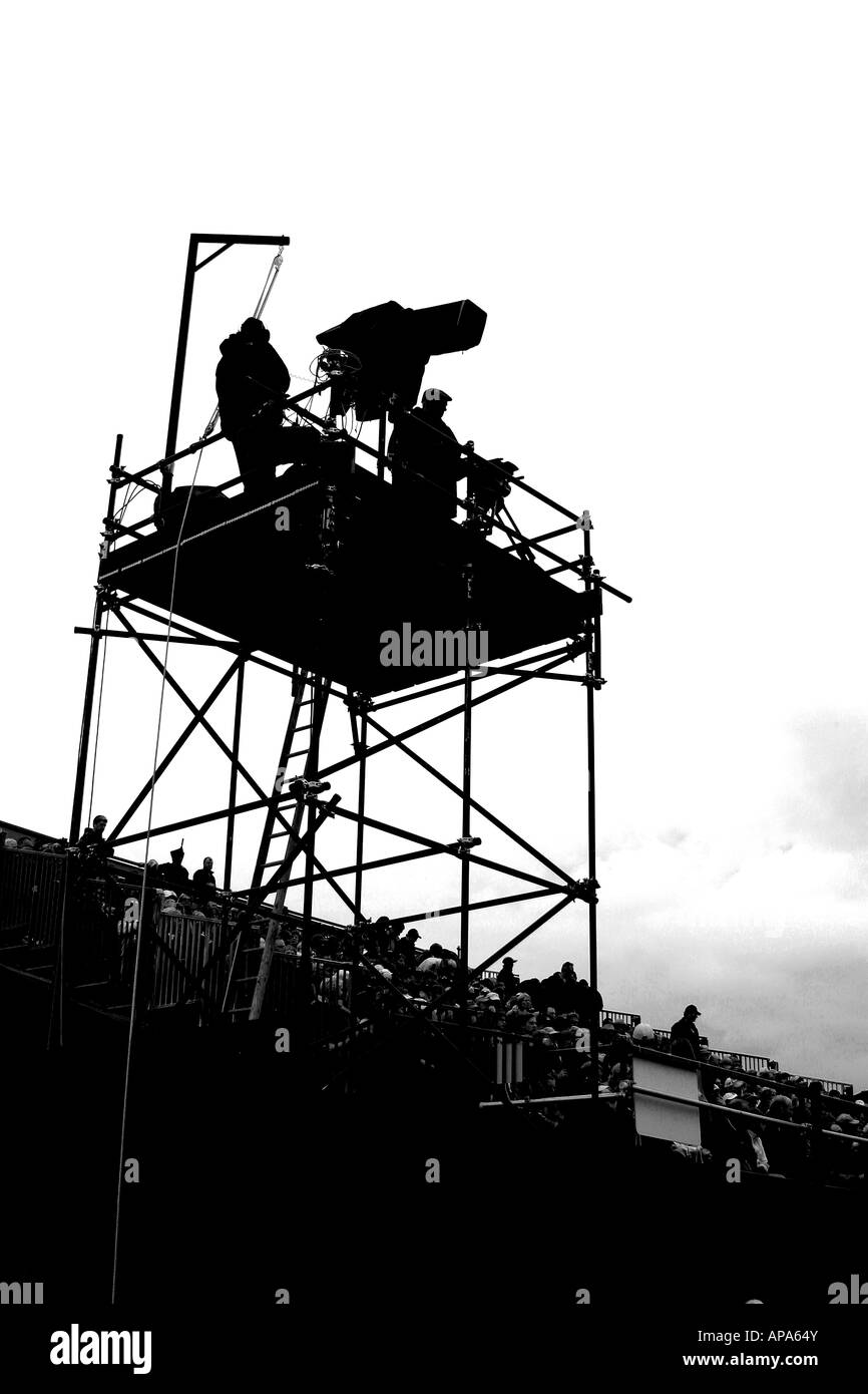 Il cameraman sul cavalletto di elevata in caso di golf Foto Stock