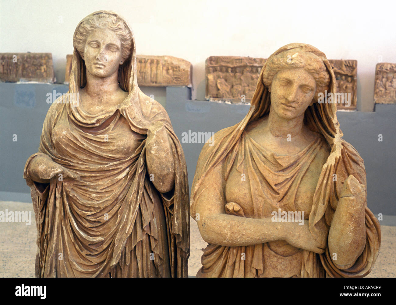 Due femmine di scultura romana, Cirene, Libia Foto Stock
