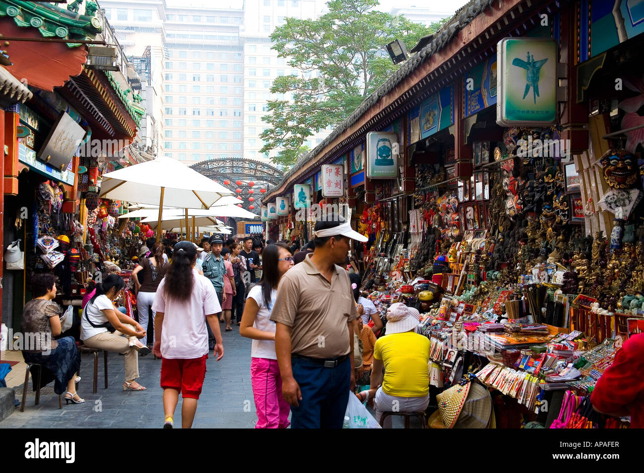 Strada di arti e mestieri e il quartiere di Wangfujing di Pechino Foto Stock