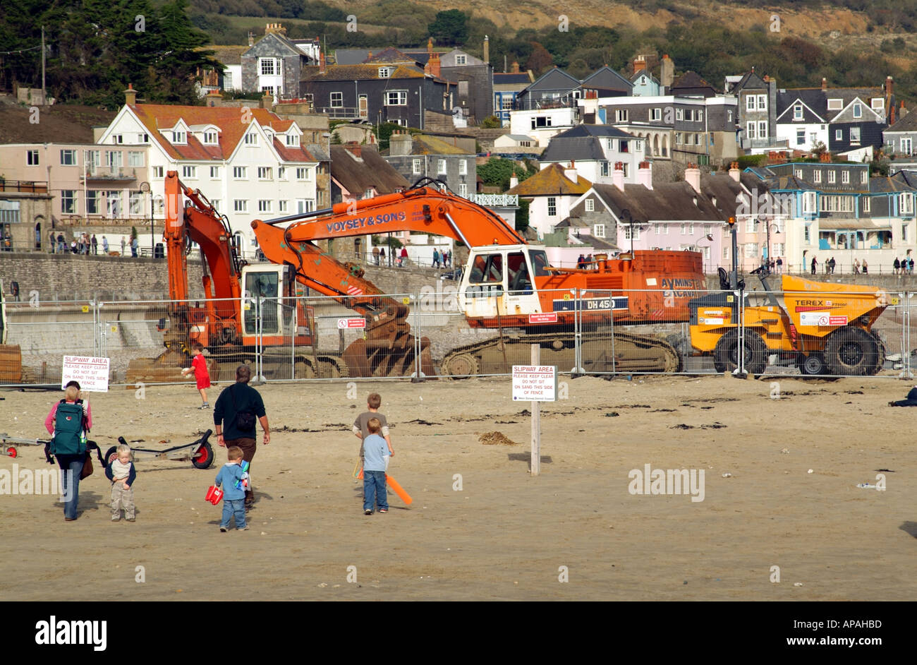 I lavori di costruzione dello scalo Lyme Regis Dorset Inghilterra del sud EUROPEO DEL REGNO UNITO Foto Stock